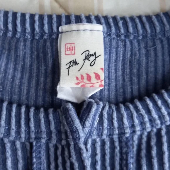 Comfy Ribbed Material Top - Picture 2 of 9